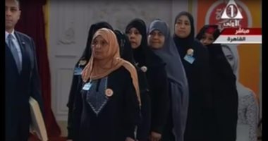 بالصور.. الرئيس السيسي يكرم الأمهات المثاليات باحتفالات "يوم المرأة المصرية"