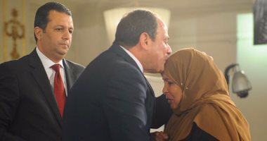 بالفيديو.. سيدات يقاطعن الرئيس السيسي ويهتفن له خلال كلمته بـ"حفل المرأة المصرية"