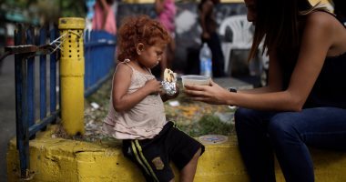 بالصور.. جمعية خيرية تطلق حملة "اطعام المشردين" والغير قادرين فى فنزويلا