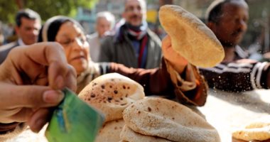 "التموين" تقترح تخفيض نصيب الفرد من الخبز المدعم لـ4 أرغفة يوميًا بدلا من 5.. وتؤكد: المقابل مضاعفة قيمة نقاط الخبز 100%.. وتشدد: ملتزمون بدعم الخبز وتوفيره.. ومطالب بفتح حوار مجتمعى لاستطلاع رأى المواطنين