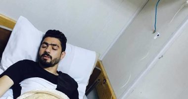 شاهد.. عبدالله بيكا لاعب المصرى فى المستشفى بعد إصابته بالتسمم
