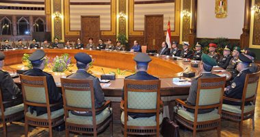 السيسى يجتمع بقيادات الجيش والشرطة لمتابعة خطط ملاحقة الإرهاب بشمال سيناء