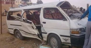 وصول شخصين مصابين فى حادث انقلاب سيارة لمستشفى العريش العام بشمال سيناء