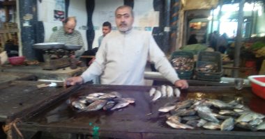 بالصور.. إضراب بائعى السمك بسوق مبارك بكفر الشيخ بعد شائعة نقله
