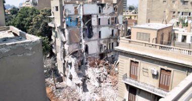 القاهرة: عقار الخليفة المنهار أثر على 4 عقارات مجاورة وقريبا إخلاء المنطقة 