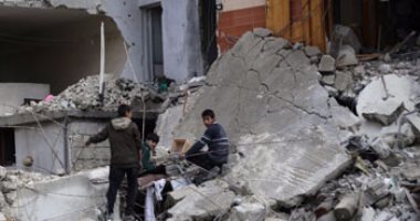 ناشطون سوريون: 19 غارة جوية و44 برميلا متفجرا على أحياء المعارضة فى درعا