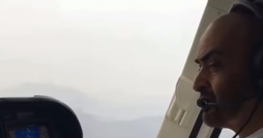 بالفيديو.. الشيخ محمد بن زايد يقود مروحية فوق مرتفعات جبلية بالإمارات