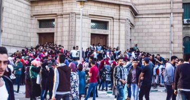 إصابة 8 أفراد أمن بجامعة القاهرة نتيجة تدافع الطلاب على حفل تامر عاشور