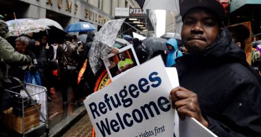 بالصور.. مظاهرات ضد قرار حظر دخول اللاجئين فى نيويورك