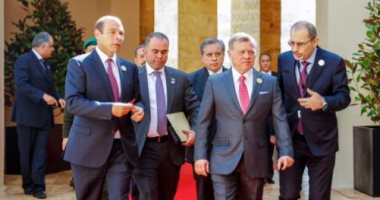 الرئيس الموريتانى يسلم رئاسة القمة العربية لملك الأردن