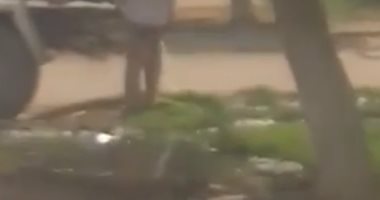 بالفيديو..سيارة صرف صحى تتخلص من مخلفاتها بمنطقة "إسكندرية التحرير" بأسيوط