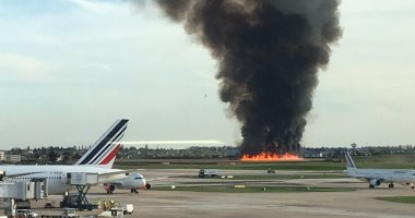 بالفيديو.. اللقطات الأولى للسيطرة على حريق قرب مطار أورلى فى باريس