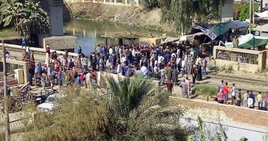 مواطن بسوهاج يطالب بتوفير عمال لتنظيم العبور عبر مزلقان "التلات كبارى"