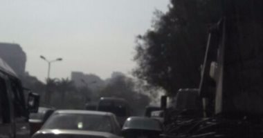 بالصور.. مواطنون يشتكون من سيارات الأجرة وتسببها فى زحام مرورى بشارع أحمد عرابى