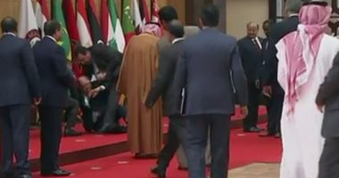 أول تعليق للرئيس اللبنانى على حادث سقوطه أثناء القمة العربية فى الأردن