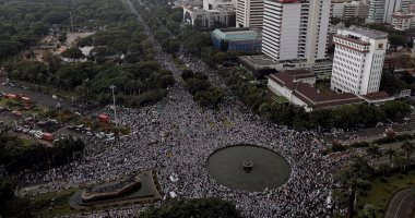 آلاف المسلمين يتظاهرون فى شوارع إندونيسيا لإقالة حاكم جاكرتا