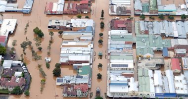 بالصور..الفيضانات تقتل امرأتين وتحاصر عشرات الآلاف فى أستراليا