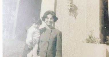 لميس الحديدى تنشر صورة نادرة لها فى طفولتها مع والدتها على "إنستجرام"