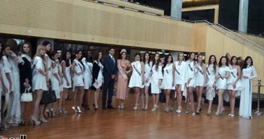 ملكات جمال العالم يبدأن جولات الترويج للسياحة من مكتبة الإسكندرية