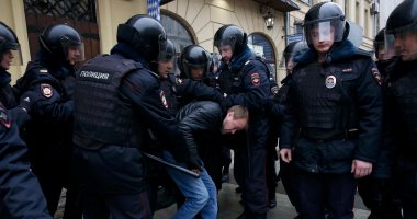 الشرطة الروسية تفرق احتجاجا أمام البرلمان بشأن برنامج للإسكان