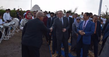 بالصور..عروض فنية للترويج لمنطقة واحة ميدوم ببنى سويف