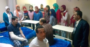 طلاب كفر الشيخ يزورون مصابى العمليات الإرهابية بمستشفى القوات المسلحة