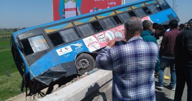 كثافات مرورية داخل نفق إمبابة بسبب اصطدام أتوبيس بالحاجز الخرسانى 