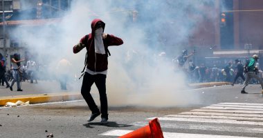 بالصور.. اشتباكات عنيفة بين الشرطة ومتظاهرين فى فنزويلا