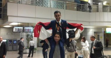 فريق المخترعين المصريين يصل القاهرة بعد حصوله على 13 ميدالية بمعرض جنيف
