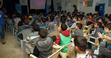 مؤسسة "فن" تنظم عروضا سينمائية لأطفال مخيم للاجئين بالأردن