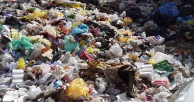 بالصور.. انتشار القمامة بشوارع وميادين أسيوط يثير غضب المواطنين