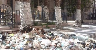 بالصور.. القمامة والحيوانات تحاصر مسجد "أبو العباس" الأثرى بالأسكندرية