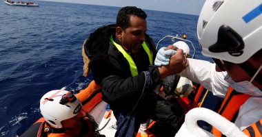 بالصور.. إنقاذ أكثر من 700 مهاجر بالبحر المتوسط قبالة سواحل صبراتة الليبية