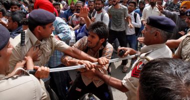 بالصور.. تظاهرات لطلاب الجامعات بالهند ضد رفع الرسوم الدراسية