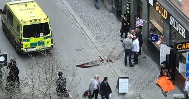 بالصور.. مقتل شخصين وإصابة أخرين فى عملية دهس وسط ستوكهولم - تحديث