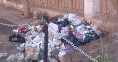 قارئ يرصد تراكم القمامة أمام مبنى الوحدة المحلية بسنورس فى الفيوم 