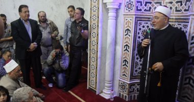 بالصور.. خالد الجندى يؤم أعضاء الزمالك فى صلاة المغرب بافتتاح المسجد
