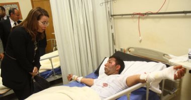 بالصور.. وزيرة التضامن تزور مصابى كنيسة طنطا بمستشفى معهد ناصر