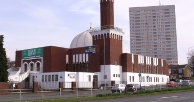 محكمة مجرية تلغي قرارًا يحظر بناء المساجد وارتداء النقاب