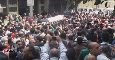 بالصور.. أهالى الإسكندرية يشيعون جثمان الشهيد العريف أمنية رشدى