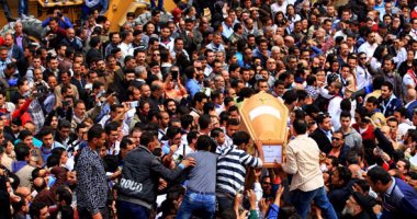 مسيرة جنائزية ودفن جثامين شهداء مار مرقس بمقبرة جماعية فى الإسكندرية