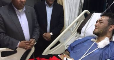 محافظ المنوفية يطمئن على أحد المصابين بحادث كنيسة مار جرجس بمستشفى الجامعة