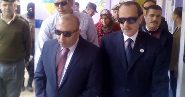 بالصور.. محافظ المنوفية ومدير الأمن يتفقدان لجان الانتخابات بدائرة تلا