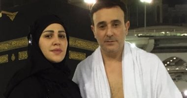 صابر الرباعى ينشر صورة مع زوجته داخل الحرم المكى.. ويعلق: اللهم تقبل العمرة