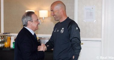 بالصور.. رئيس ريال مدريد يؤازر زيدان واللاعبين قبل لقاء بايرن ميونخ