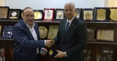 رئيس جامعة الإسكندرية يستقبل الملحق الثقافى الليبى لبحث التعاون المشترك