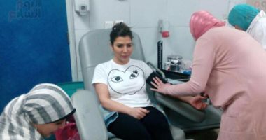 بالصور.. أصالة تشارك فى مبادرة إنيرجى وتتبرع بالدم لصالح ضحايا الكنيستين