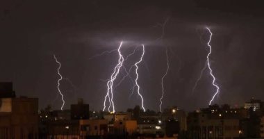 صواعق رعدية وأمطار غزيرة تضرب منتزه الإسكندرية (فيديو)
