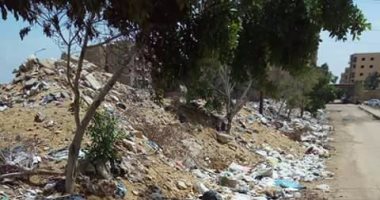 بالصور.. شكوى من انتشار القمامة فى حدائق الأهرام