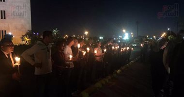 مسيرة بالشموع تكريما لضحايا زلزال اماتريتشى وسط إيطاليا 